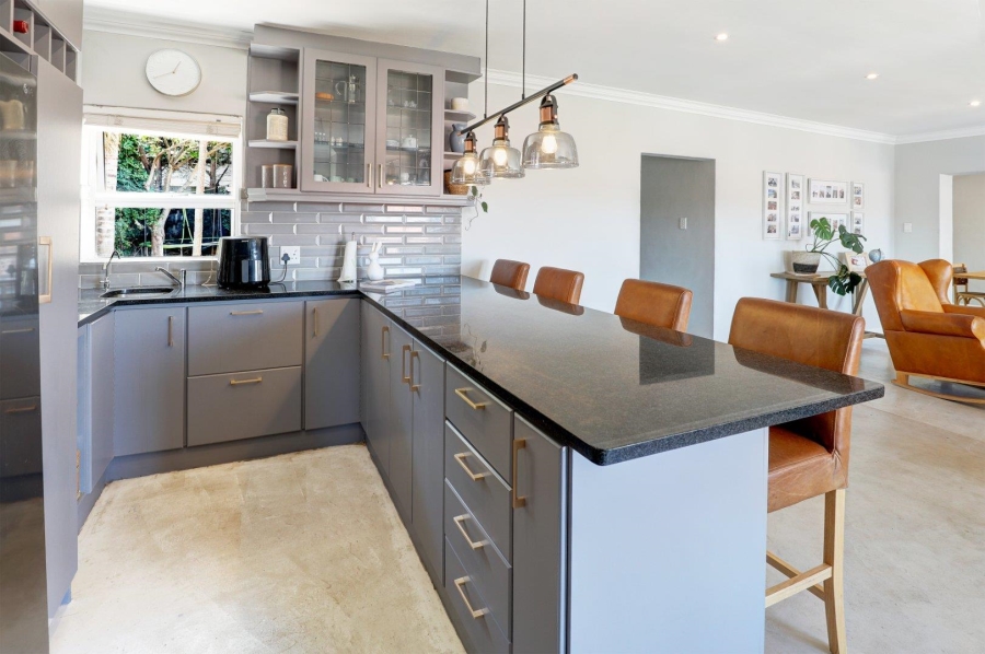 4 Bedroom Property for Sale in Van Riebeeckshof Western Cape